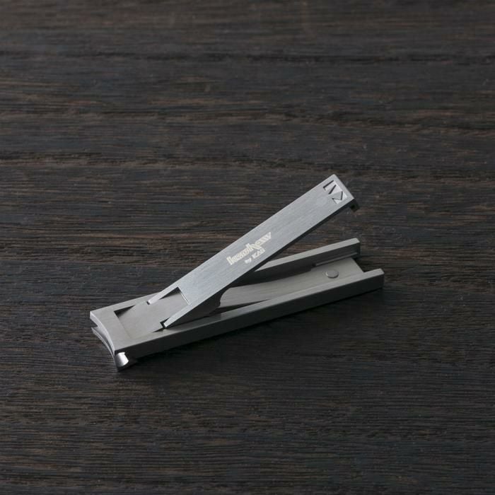 毛抜き付き！）貝印 Kershaw カーショー 爪切り リーフタイプ (革
