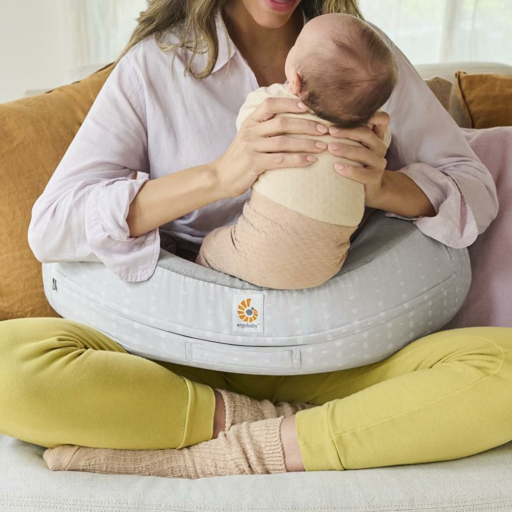 ＼レビュー特典あり／ エルゴベビー  エルゴ 授乳クッション ナチュラルカーブ・ナーシングピロー ベルト付き ムーンライトグレー