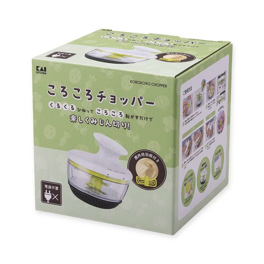 調理雑貨 片手で簡単にみじん切り  貝印 くるくるひねって、コロコロ転がすだけ ころころチョッパー マルチ フタがクレーパーになっているよ